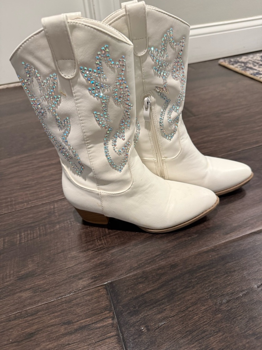 Source Unknown White Kids Western Boots with Iridescent Rhinestones